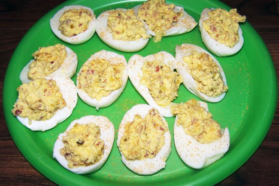 Huevos rellenos al estilo del sur.