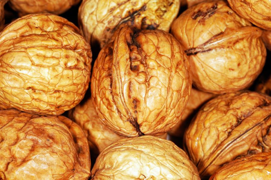 Nueces con cáscara.