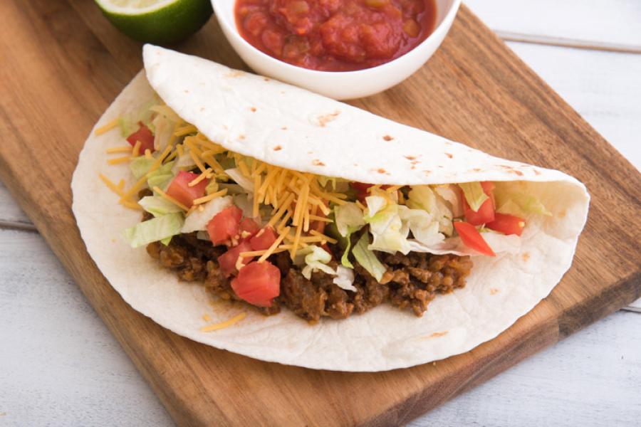 Taco blando ya relleno.
