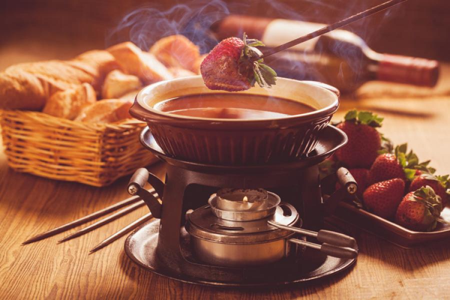 Fondue de chocolate con fresas.