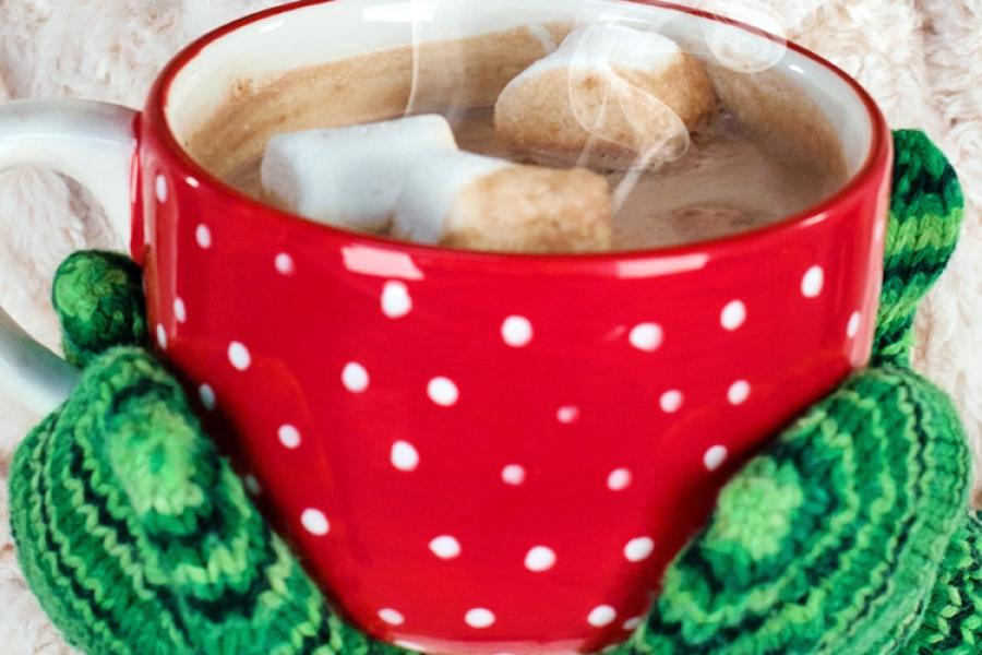 Chocolate caliente con malvaviscos.