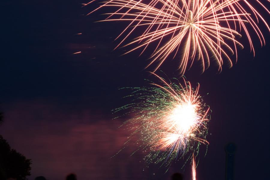 Fuegos artificiales para celebrar el 4 de julio en Georgia.