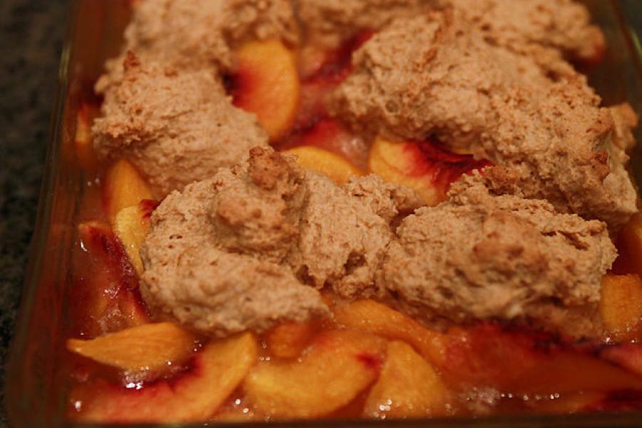 Pastel de melocotón, peach cobbler.