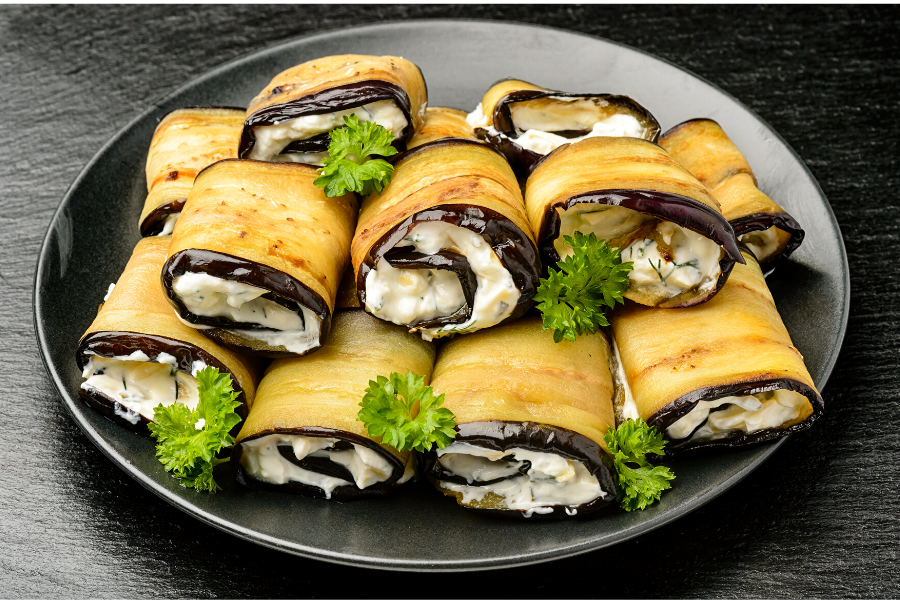 Rollitos de berenjena y queso.