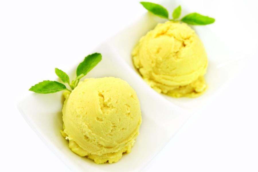 Dos bolas de helado de durián.