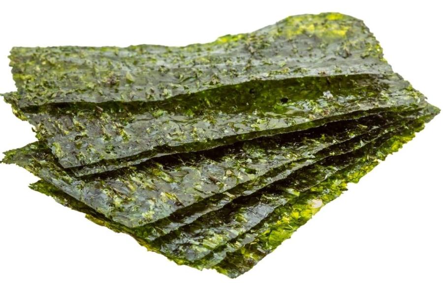 Hojas de nori seco.