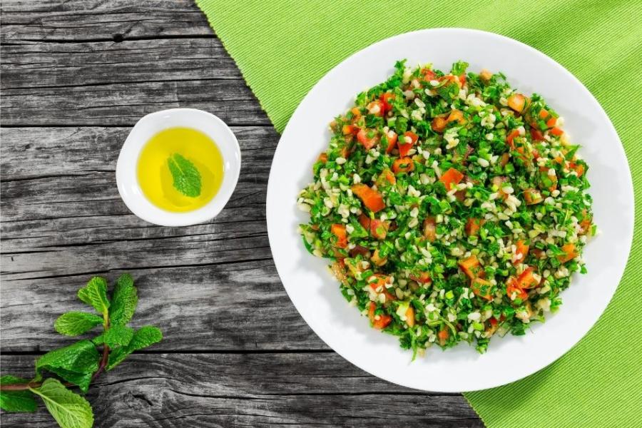 Tabulé, una ensalada de trigo bulgur con perejil.