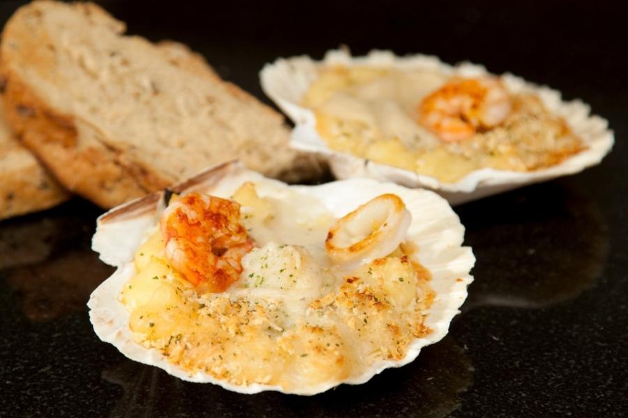 Se pueden hacer gratinados fantásticos con sobras de pescado mezcladas con bechamel o puré de patata.