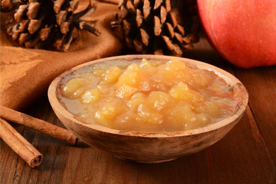 Salsa de manzana hecha con azúcar moreno y canela, al estilo de Connecticut.