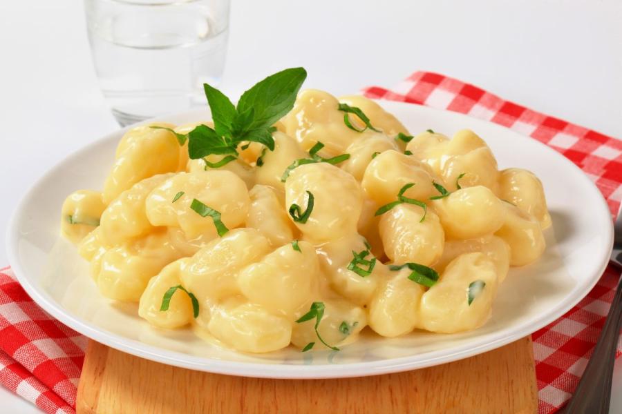 Ñoquis con mantequilla fundida y salvia.