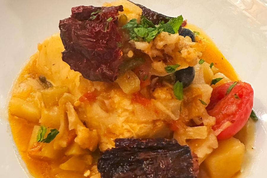 Bacalao a la lucana con guindillas 