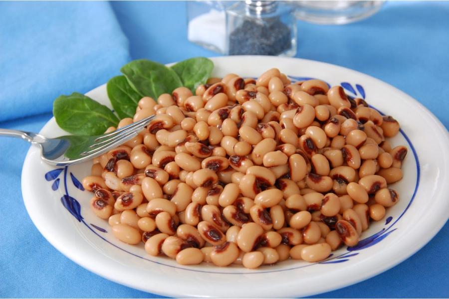 Judías de careta cocidas en un plato.