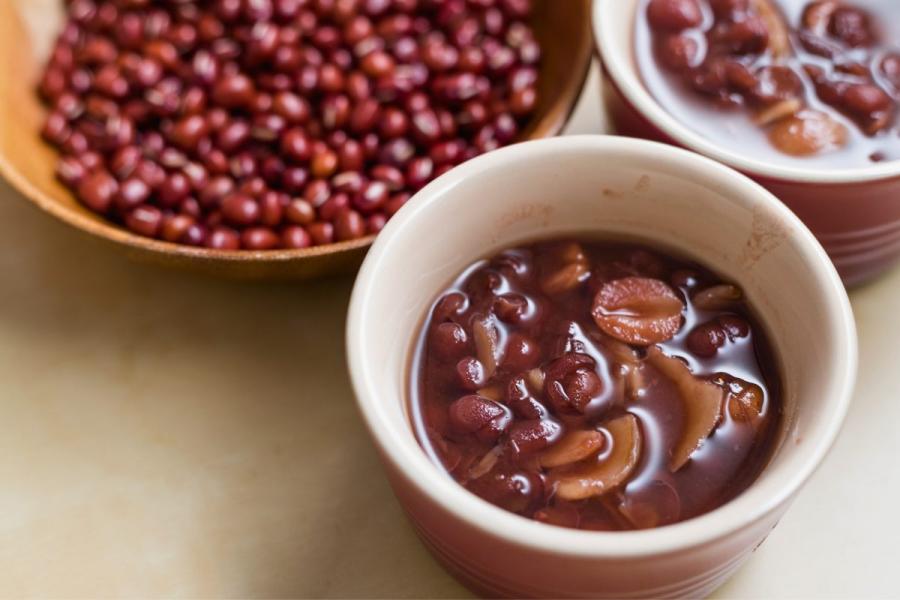 Judías azuki en sopa.