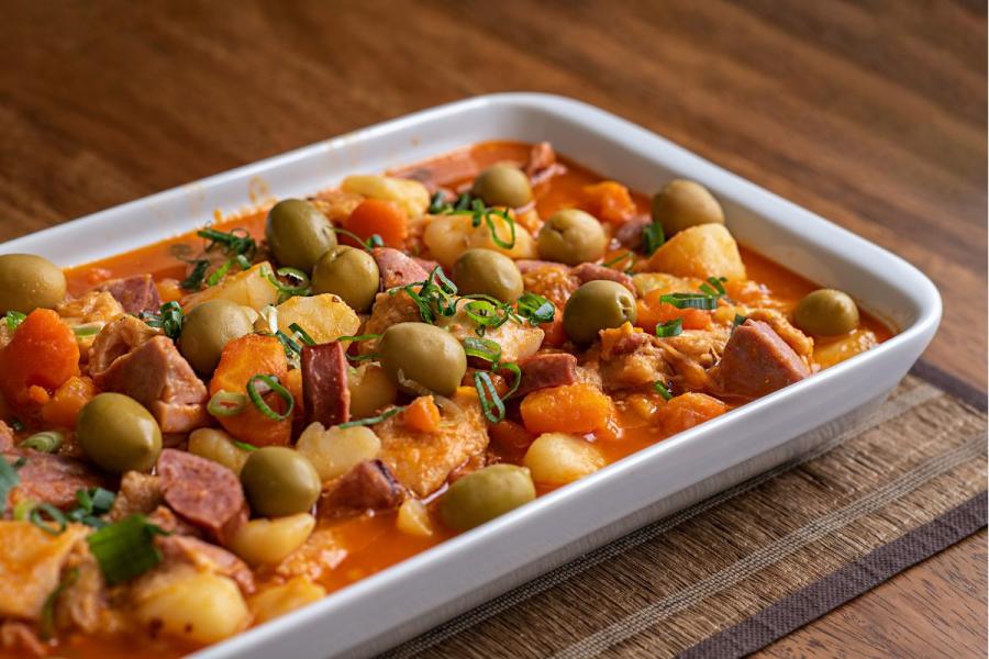 Una fuente con doradinha brasileña.