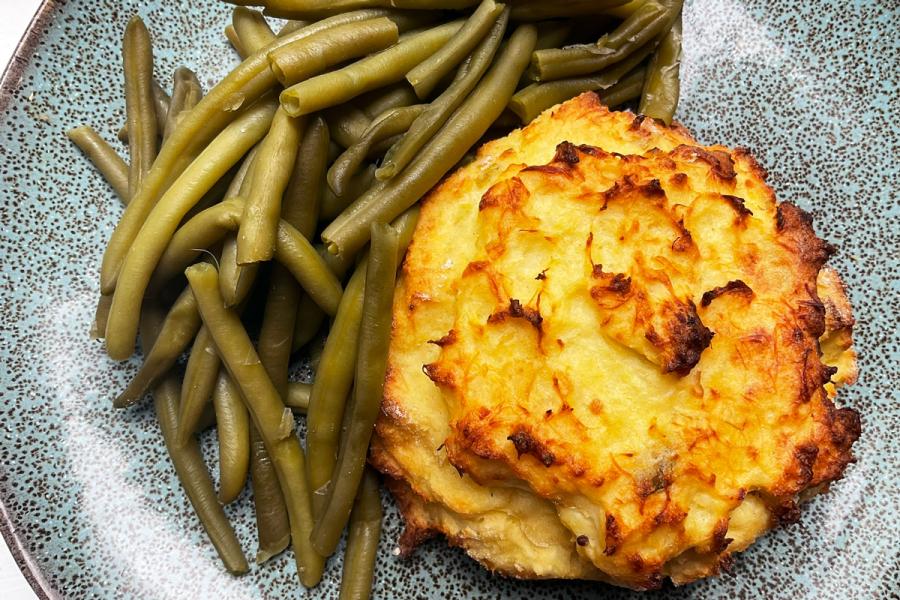 Las sobras de pescado se pueden mezclar con puré de patata para hacer pastelitos.