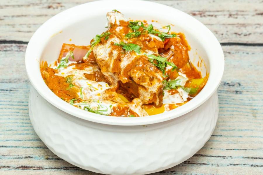 Un cacito con pollo dopiaza.