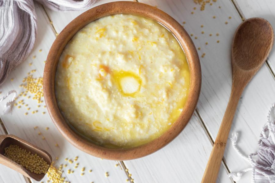 Gachas de mijo, un desayuno popular en el Africa oriental, particularmente Níger y Nigeria.