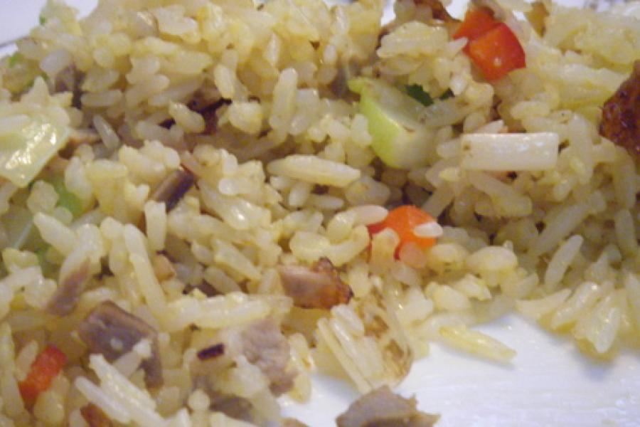 Arroz salteado al estilo chino.