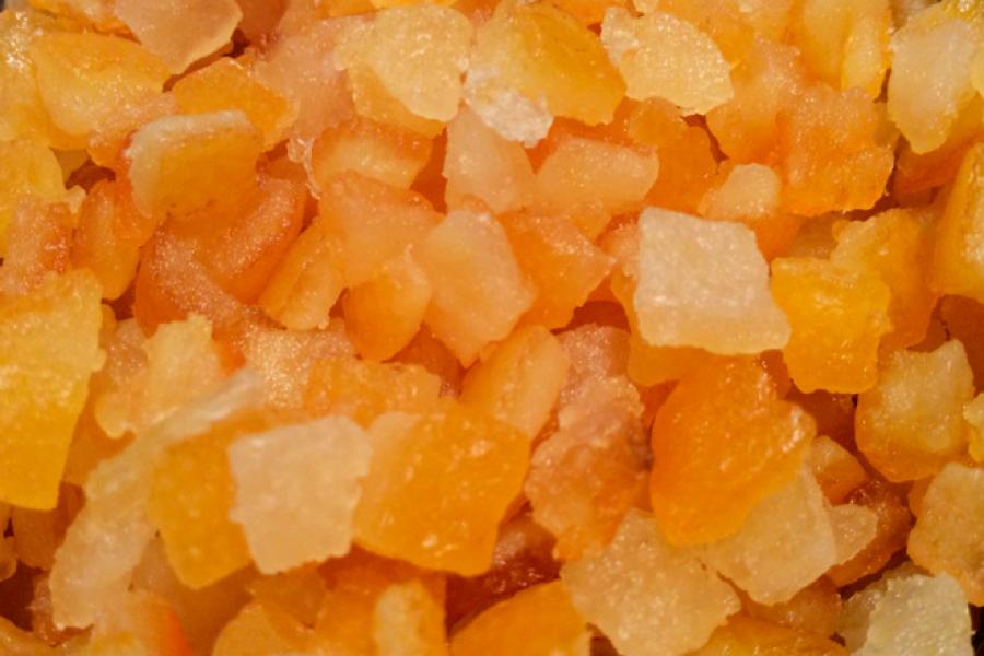 Cáscara de cítricos confitada.
