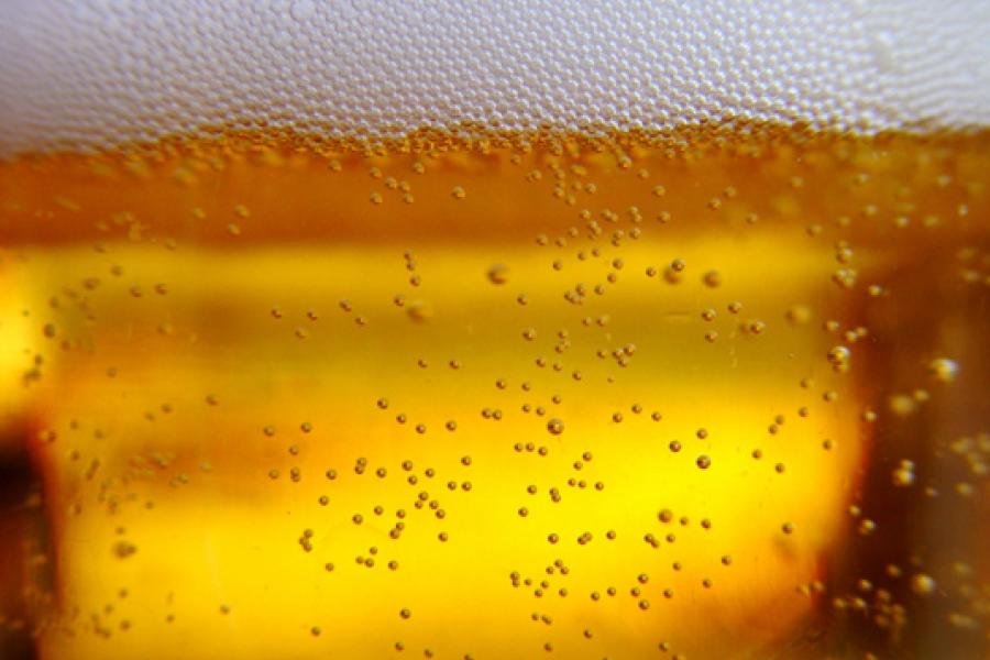 Cerveza con espuma.