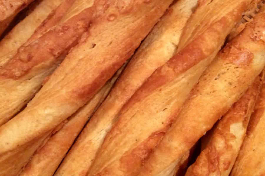 Palitos de queso de masa quebrada.
