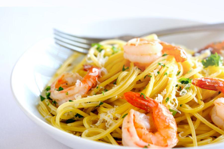 Pasta con gambas.