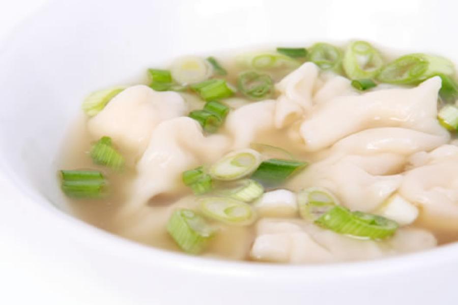 Sopa china con calamar.
