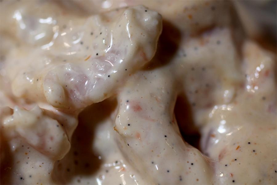 Gambas con salsa rosa, una variación de la mayonesa.