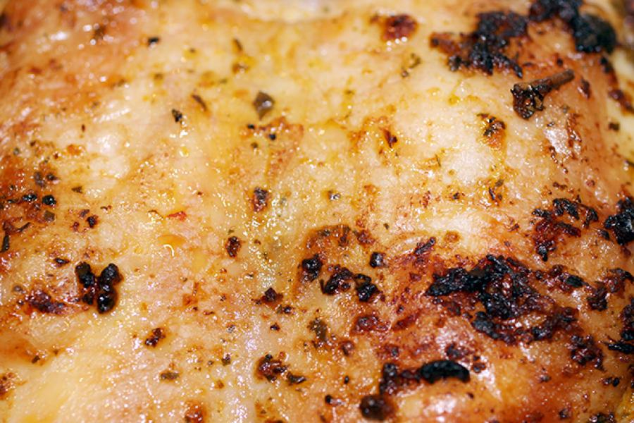Detalle de pollo asado.