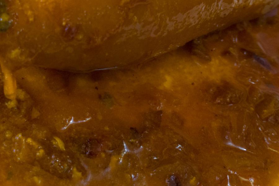 Salsa sencilla al vino para pescado con calamar relleno.