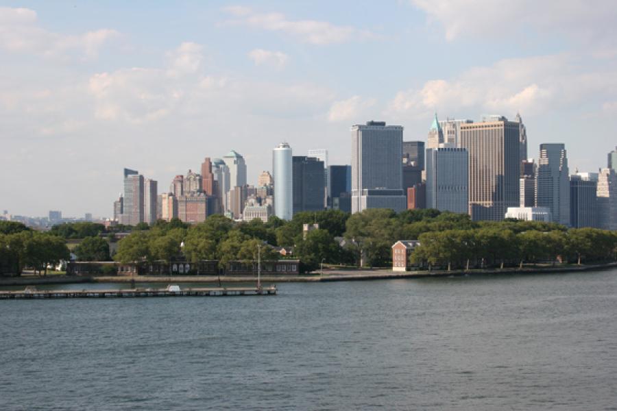 Vista de Battery Park, Nueva York desde el mar.
