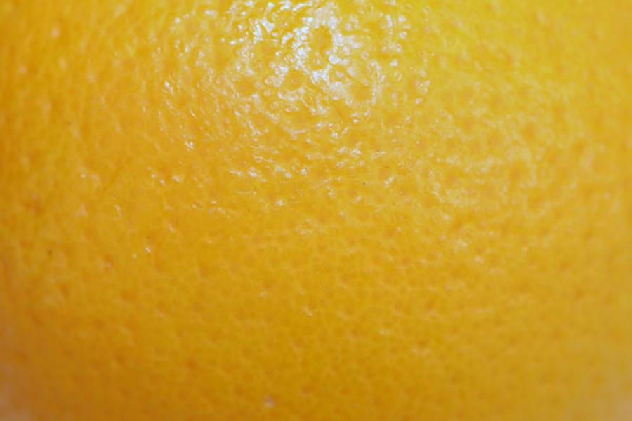 Detalle de la piel de una naranja.