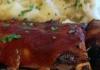 Detalle de barbacoa de cerdo.
