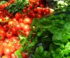 Tomates y albahaca.