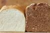 Pan de molde blanco y pan moreno.