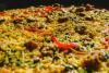 Arroz con conejo en paella.