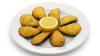 Un plato con ocho tigres,  mejillones rellenos y rebozados.