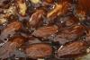 Detalle de guirlache con almendras.