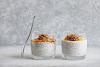 Dos postres individuales de chía con calabaza y nueces.