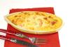 Besamel de pescado gratinada en una fuente baja.