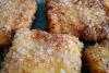 Cuadrados de leche frita espolvoreados con azúcar.