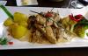 Pollo con salsa suprema y guranición de verduras.